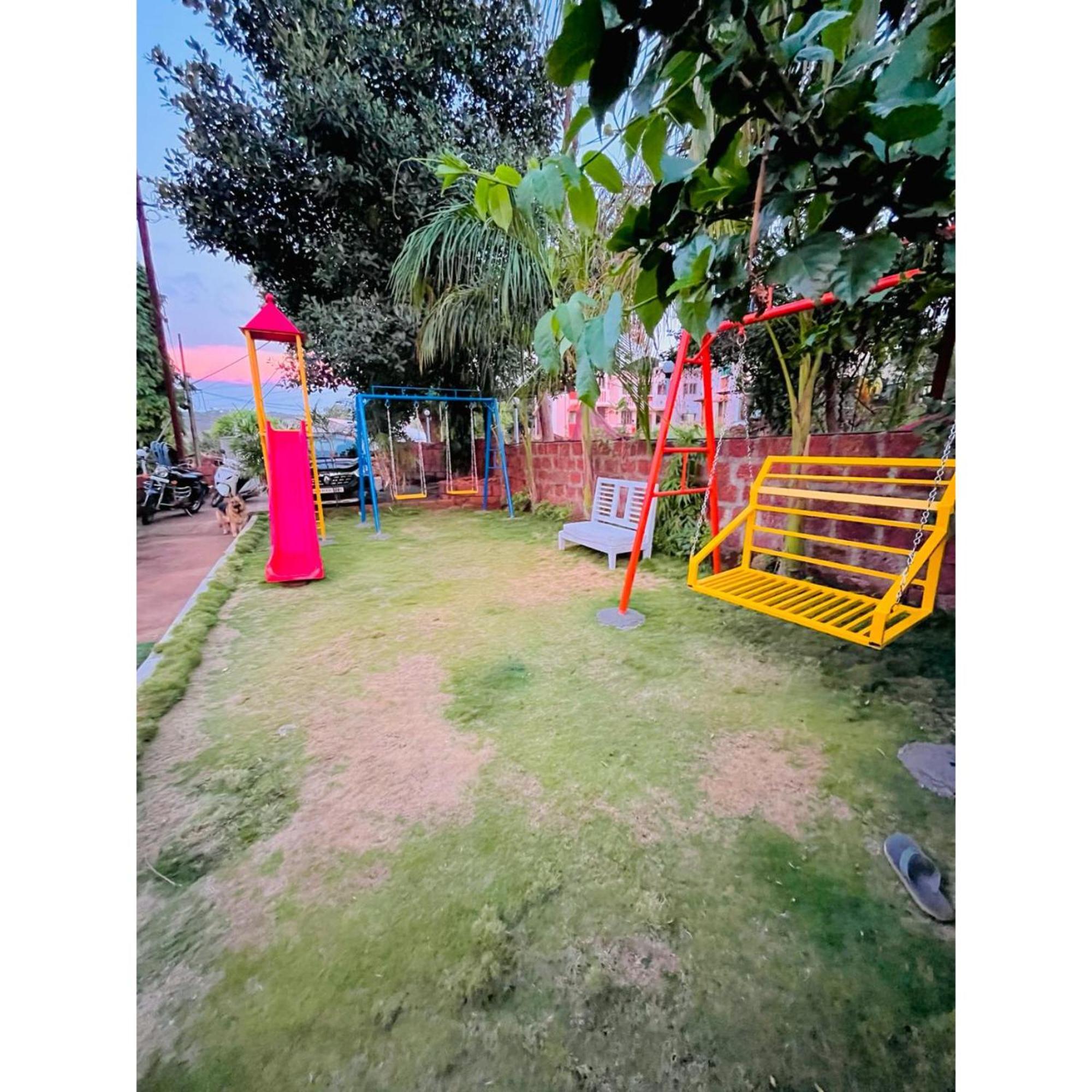 Strawberry County Hotel Panchgani Bagian luar foto