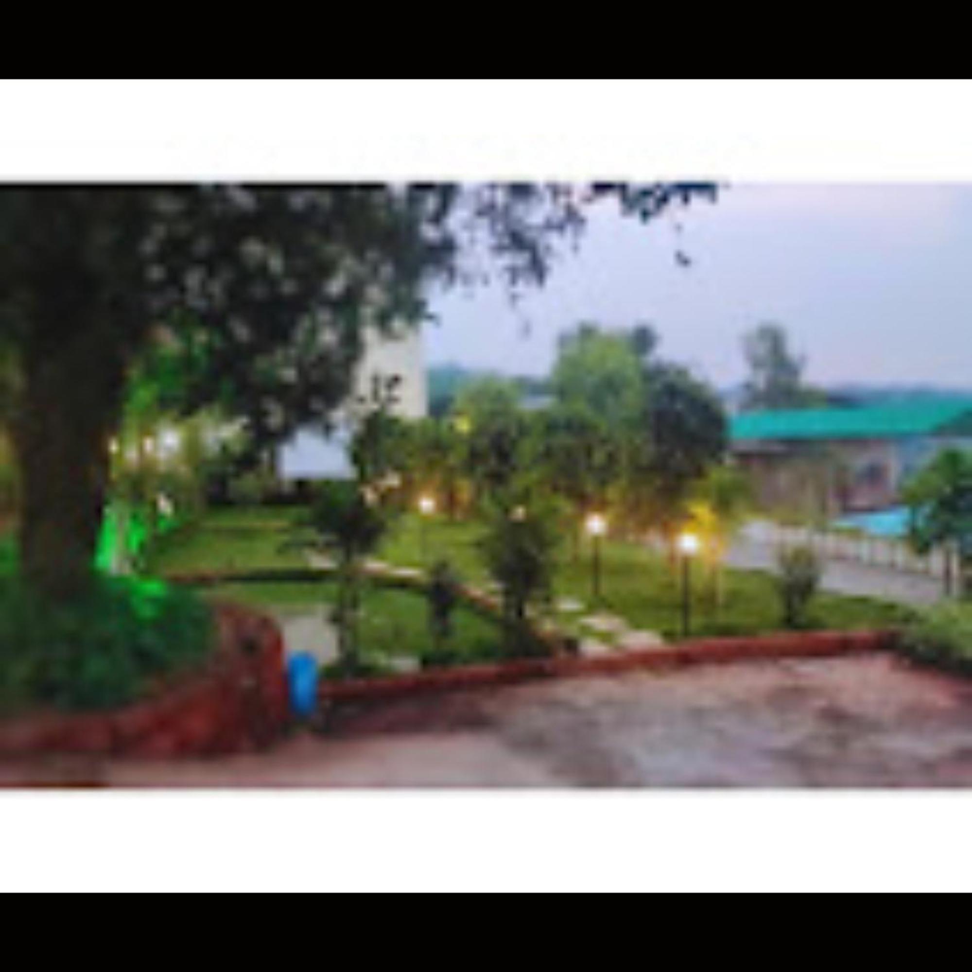 Strawberry County Hotel Panchgani Bagian luar foto