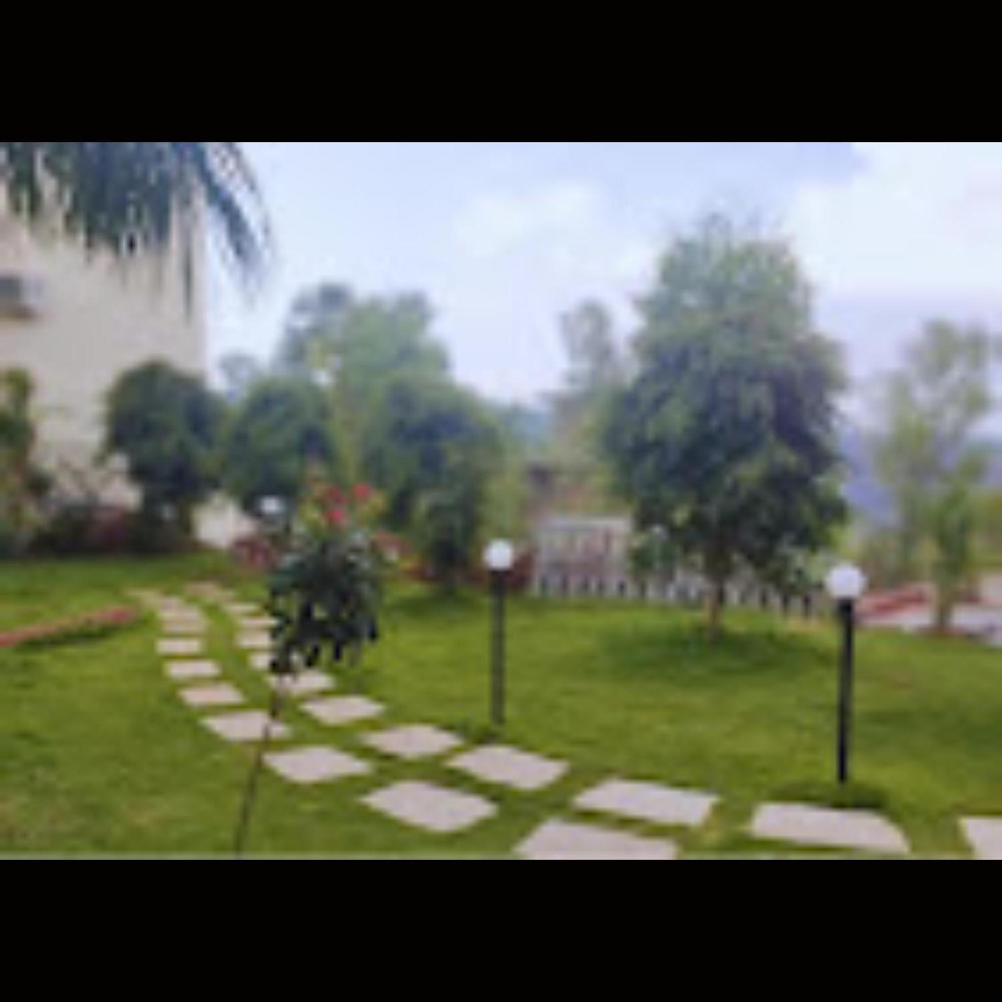 Strawberry County Hotel Panchgani Bagian luar foto