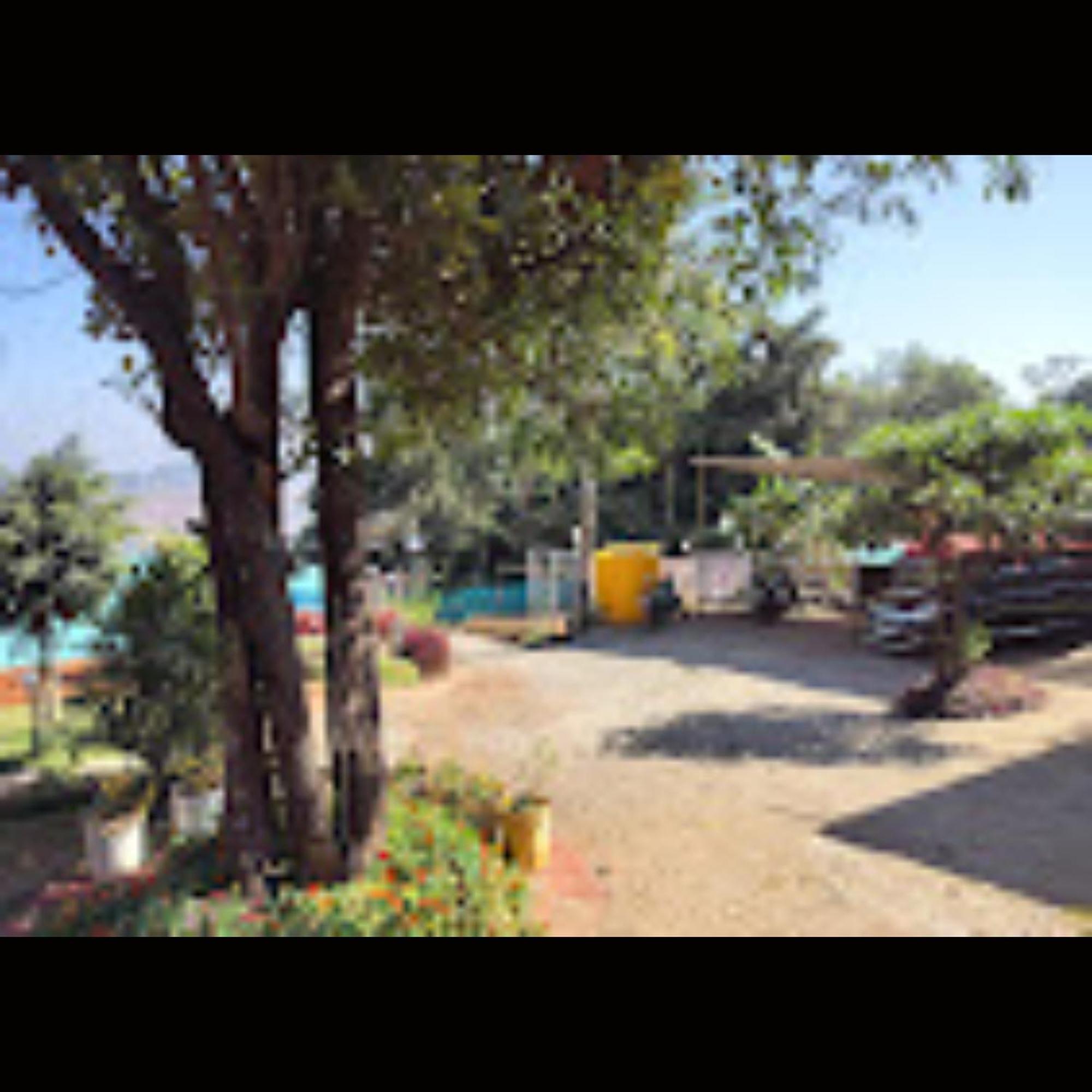 Strawberry County Hotel Panchgani Bagian luar foto