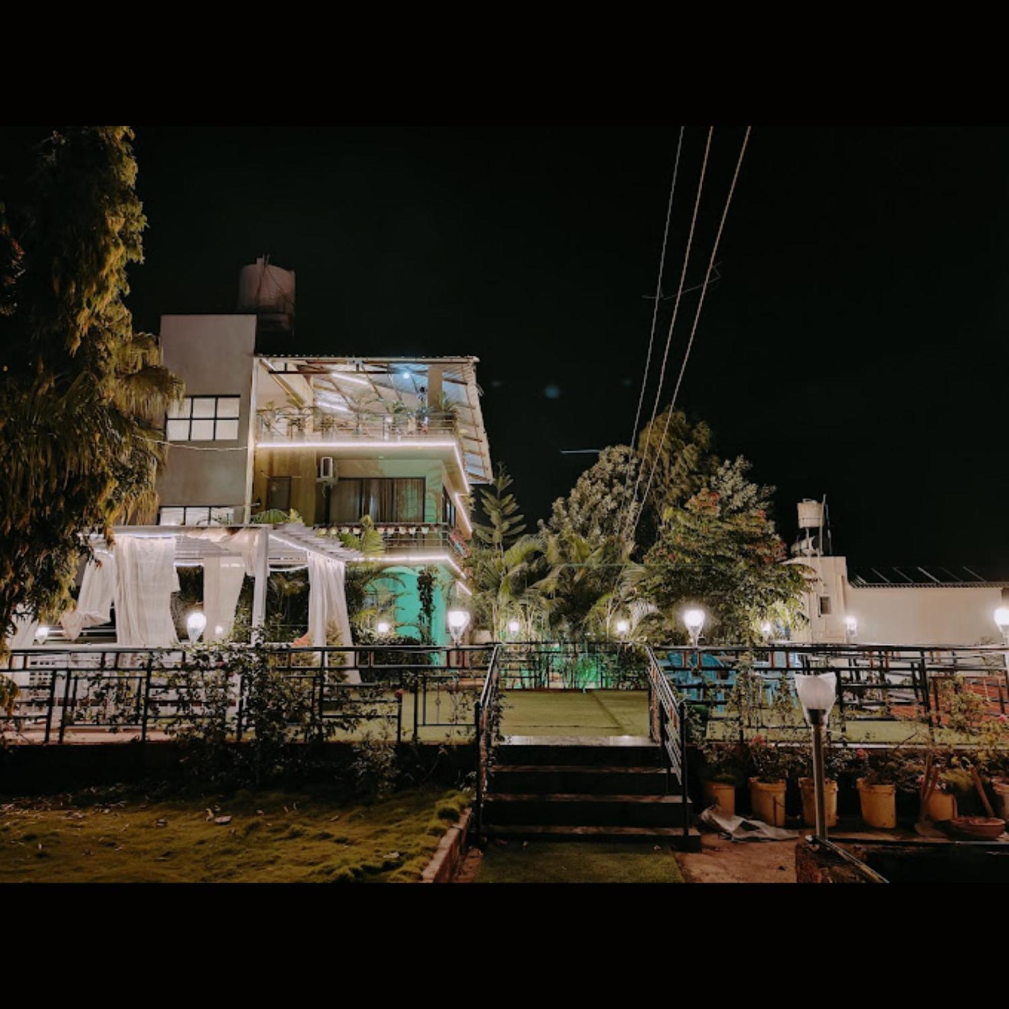 Strawberry County Hotel Panchgani Bagian luar foto